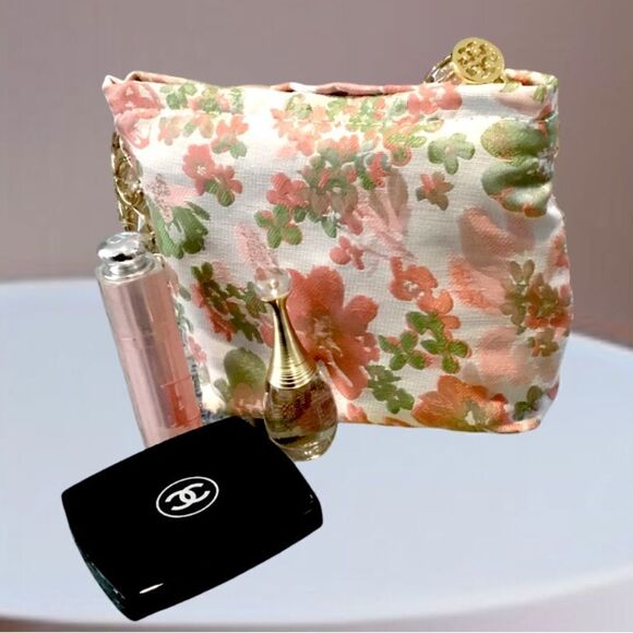 TORY BURCH COSMETIC BAG POUCH WIYH GOLD CHARM - Picture 3 of 4